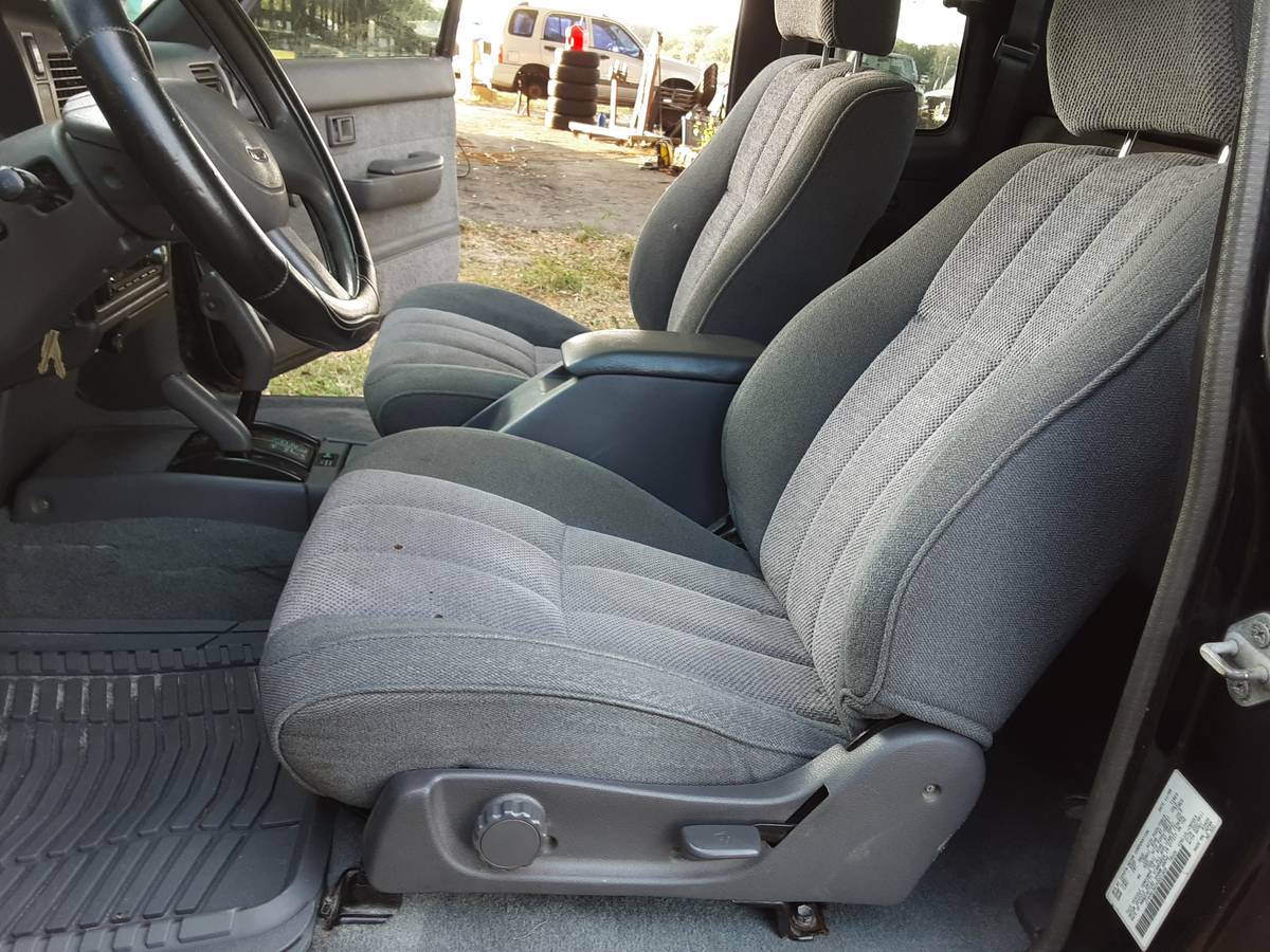 Toyota-pickup-truck-4x4-1989-black-15