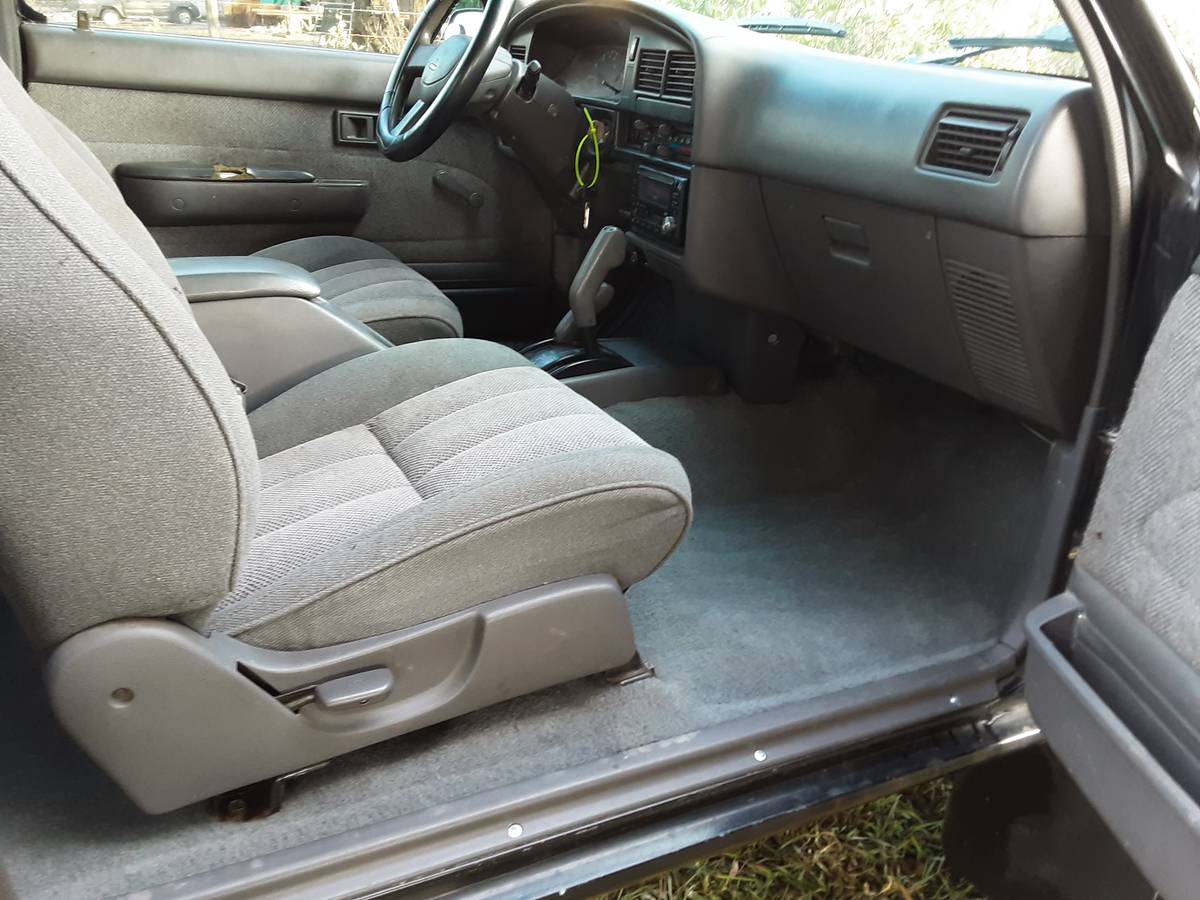 Toyota-pickup-truck-4x4-1989-black-16