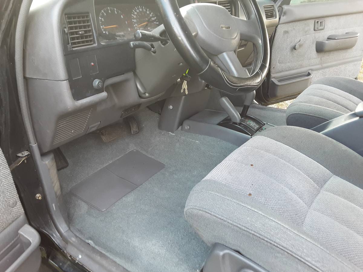 Toyota-pickup-truck-4x4-1989-black-18