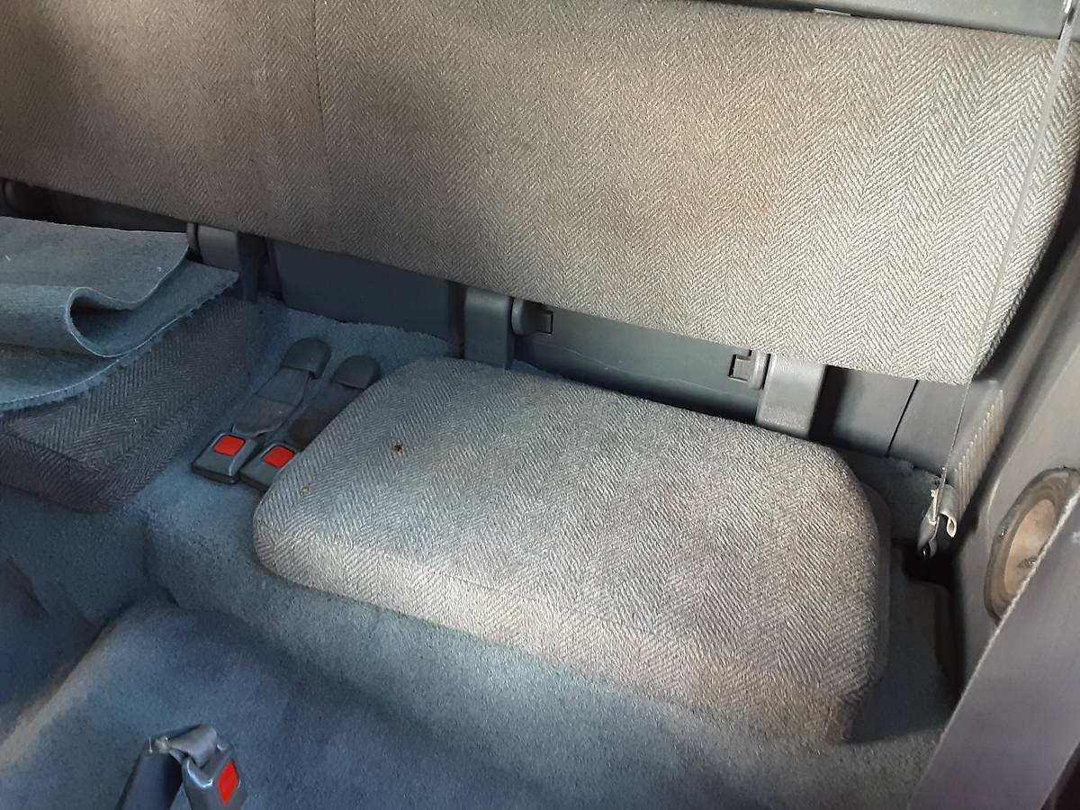 Toyota-pickup-truck-4x4-1989-black-19