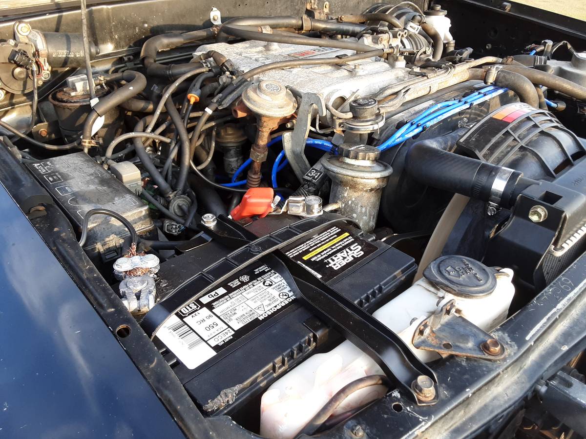 Toyota-pickup-truck-4x4-1989-black-2