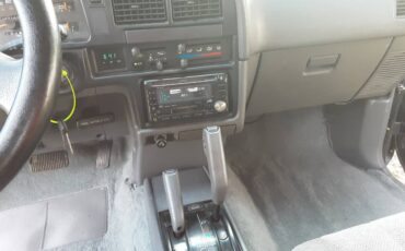 Toyota-pickup-truck-4x4-1989-black-3