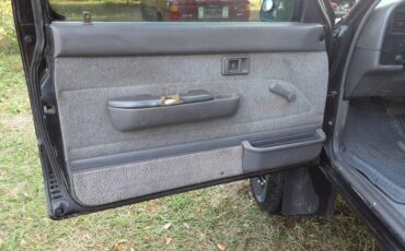 Toyota-pickup-truck-4x4-1989-black-4