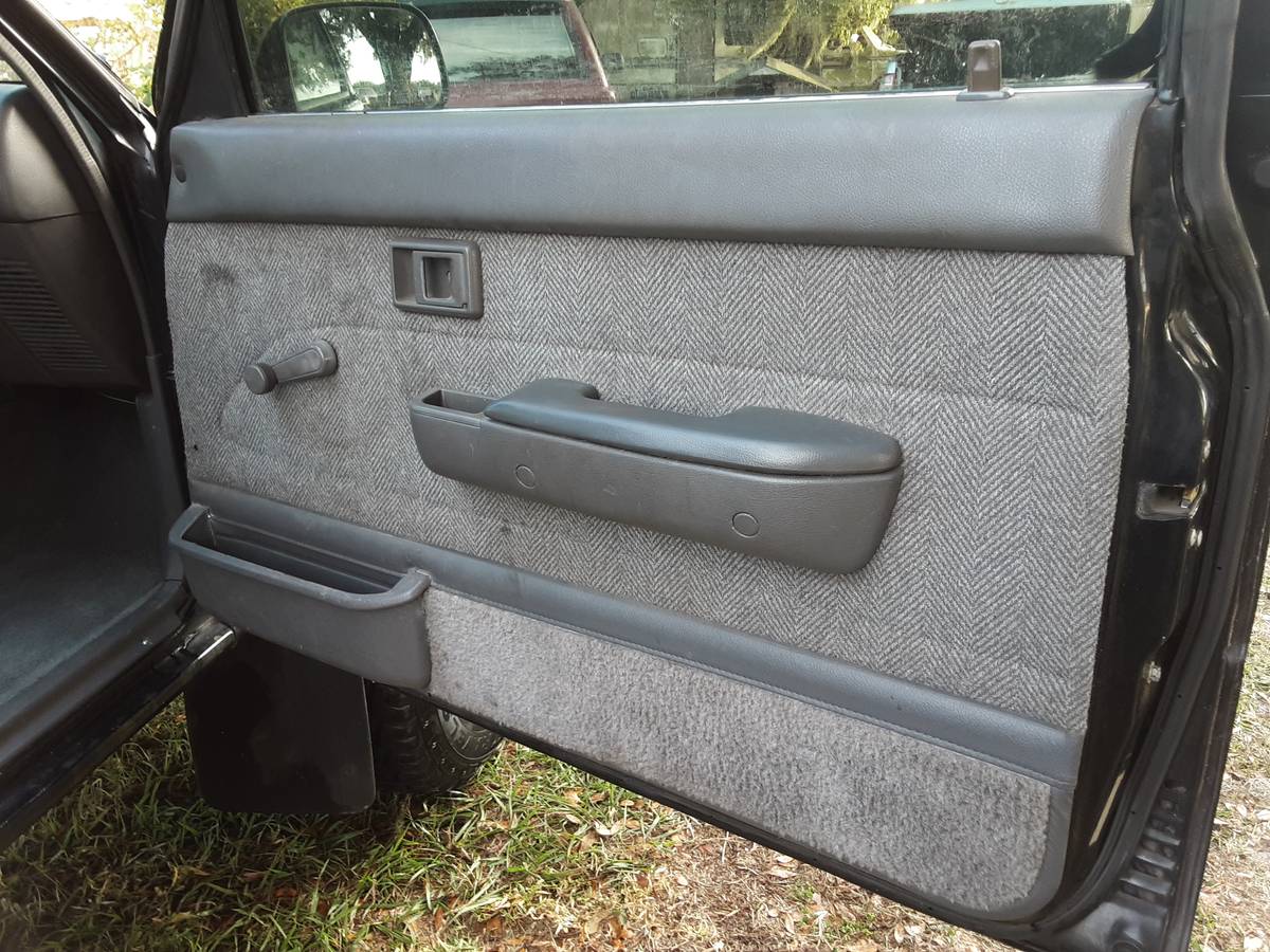 Toyota-pickup-truck-4x4-1989-black-5