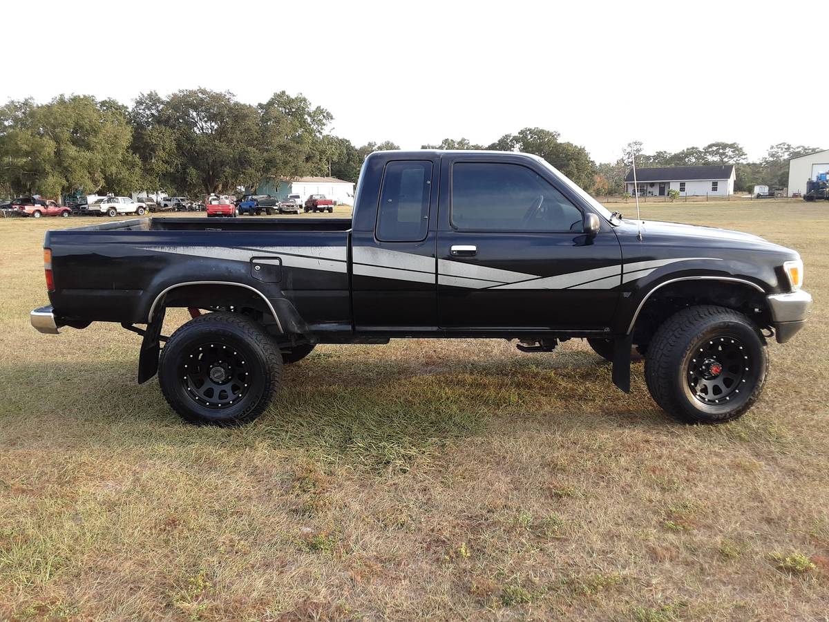 Toyota-pickup-truck-4x4-1989-black-8