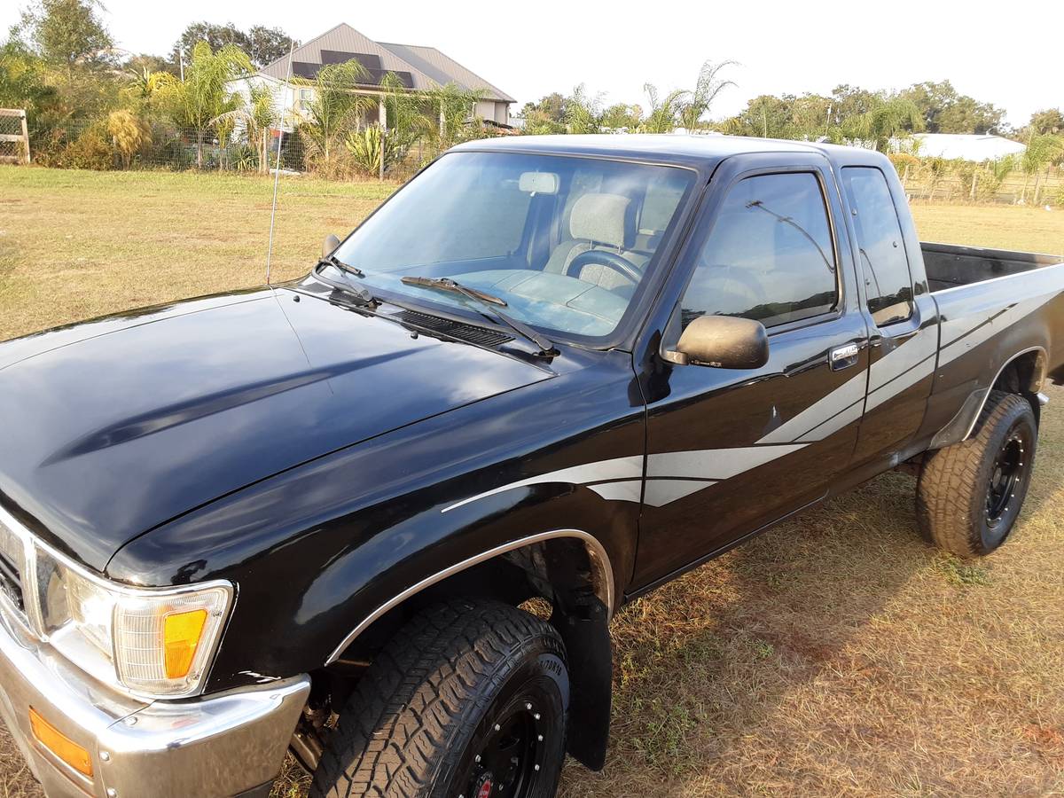 Toyota-pickup-truck-4x4-1989-black-9