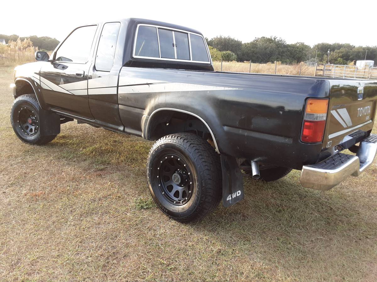 Toyota-pickup-truck-4x4-1989-black