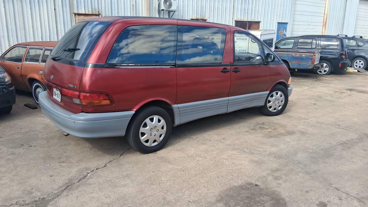 Toyota-previa-1993-red-3