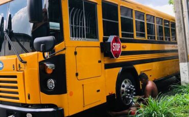 Toyota-previa-1993-red-9