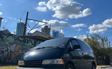 Toyota-previa-1995