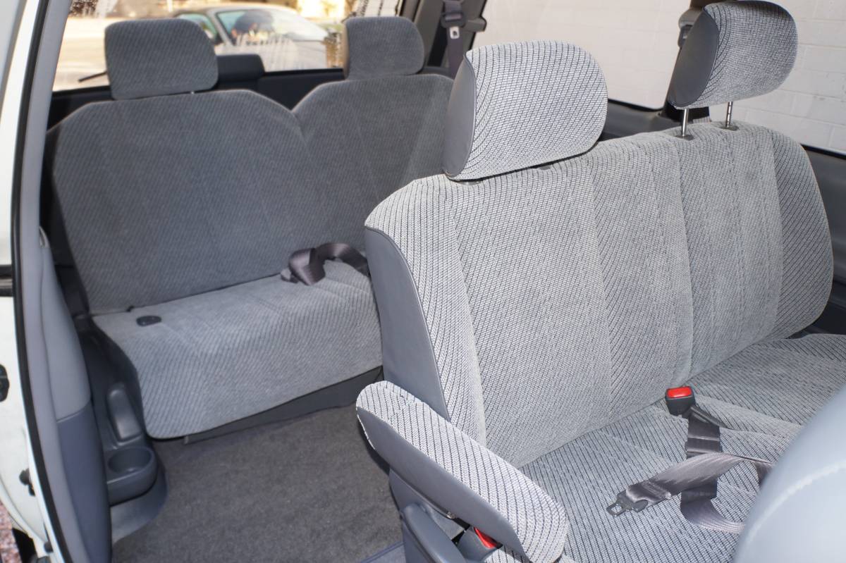 Toyota-previa-1995-white-13