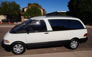 Toyota-previa-1995-white-2