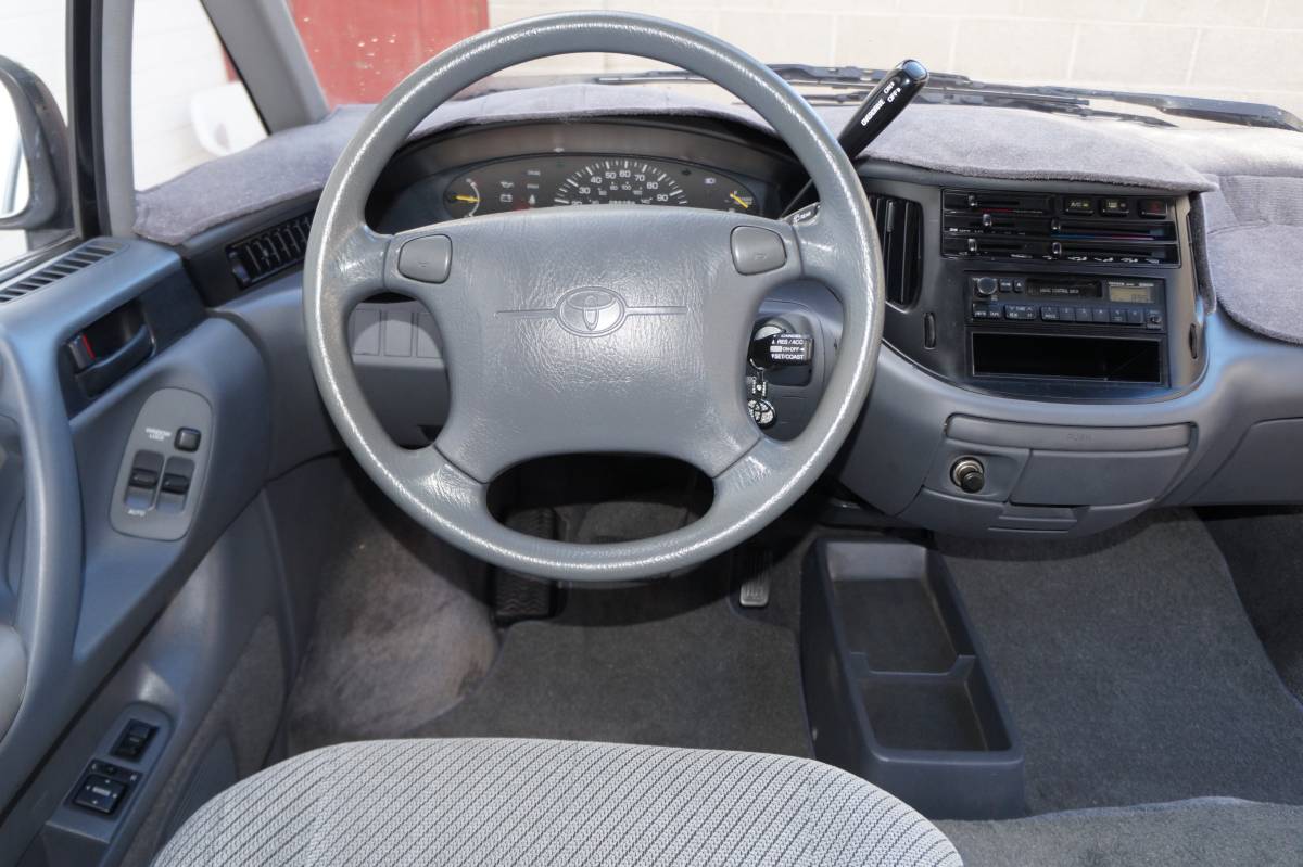 Toyota-previa-1995-white-21