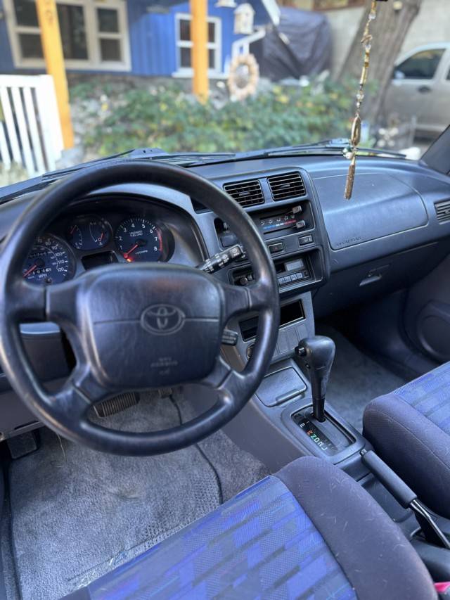 Toyota-rav4-1996-5