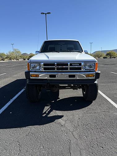 Toyota-sr5-xtra-cab-4x4-1985-white-1