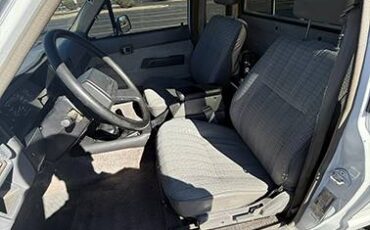 Toyota-sr5-xtra-cab-4x4-1985-white-10