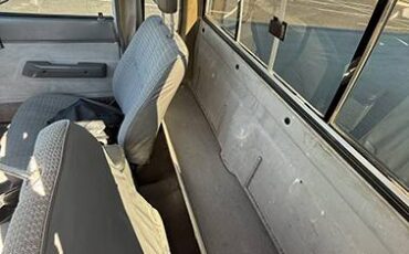 Toyota-sr5-xtra-cab-4x4-1985-white-12