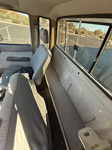 Toyota-sr5-xtra-cab-4x4-1985-white-12