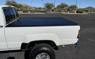 Toyota-sr5-xtra-cab-4x4-1985-white-2