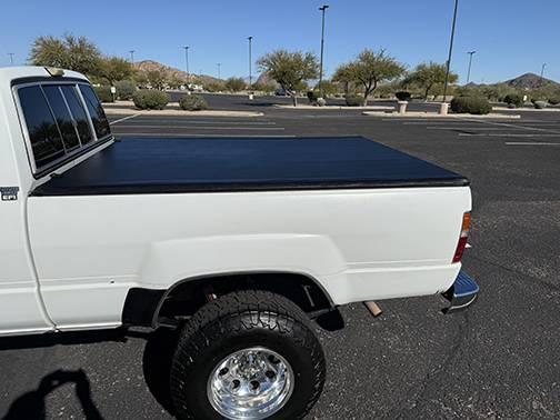 Toyota-sr5-xtra-cab-4x4-1985-white-2