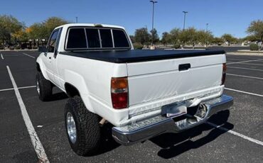 Toyota-sr5-xtra-cab-4x4-1985-white-3
