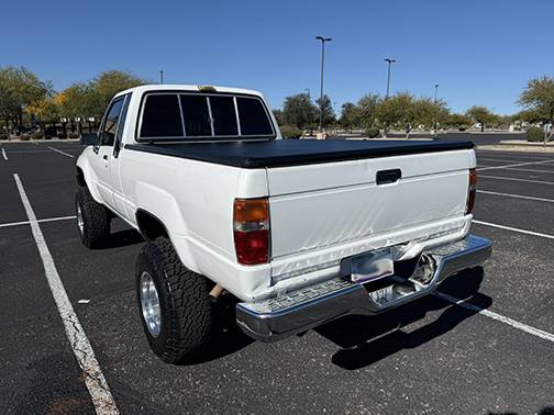 Toyota-sr5-xtra-cab-4x4-1985-white-3