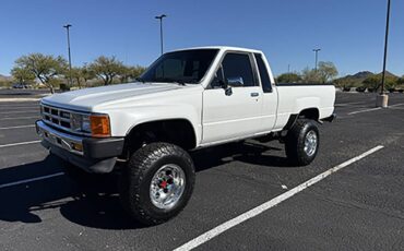 Toyota-sr5-xtra-cab-4x4-1985-white