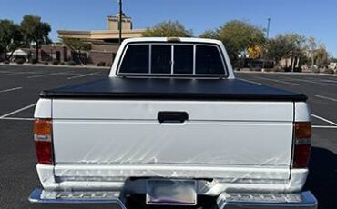 Toyota-sr5-xtra-cab-4x4-1985-white-4