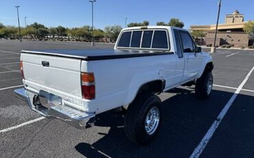 Toyota-sr5-xtra-cab-4x4-1985-white-5