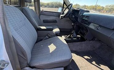 Toyota-sr5-xtra-cab-4x4-1985-white-7