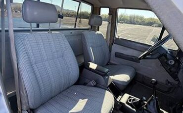 Toyota-sr5-xtra-cab-4x4-1985-white-8