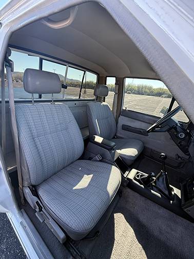 Toyota-sr5-xtra-cab-4x4-1985-white-8