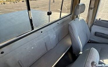 Toyota-sr5-xtra-cab-4x4-1985-white-9