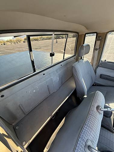 Toyota-sr5-xtra-cab-4x4-1985-white-9