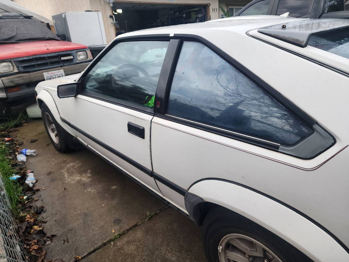 Toyota-supra-1985-white-14