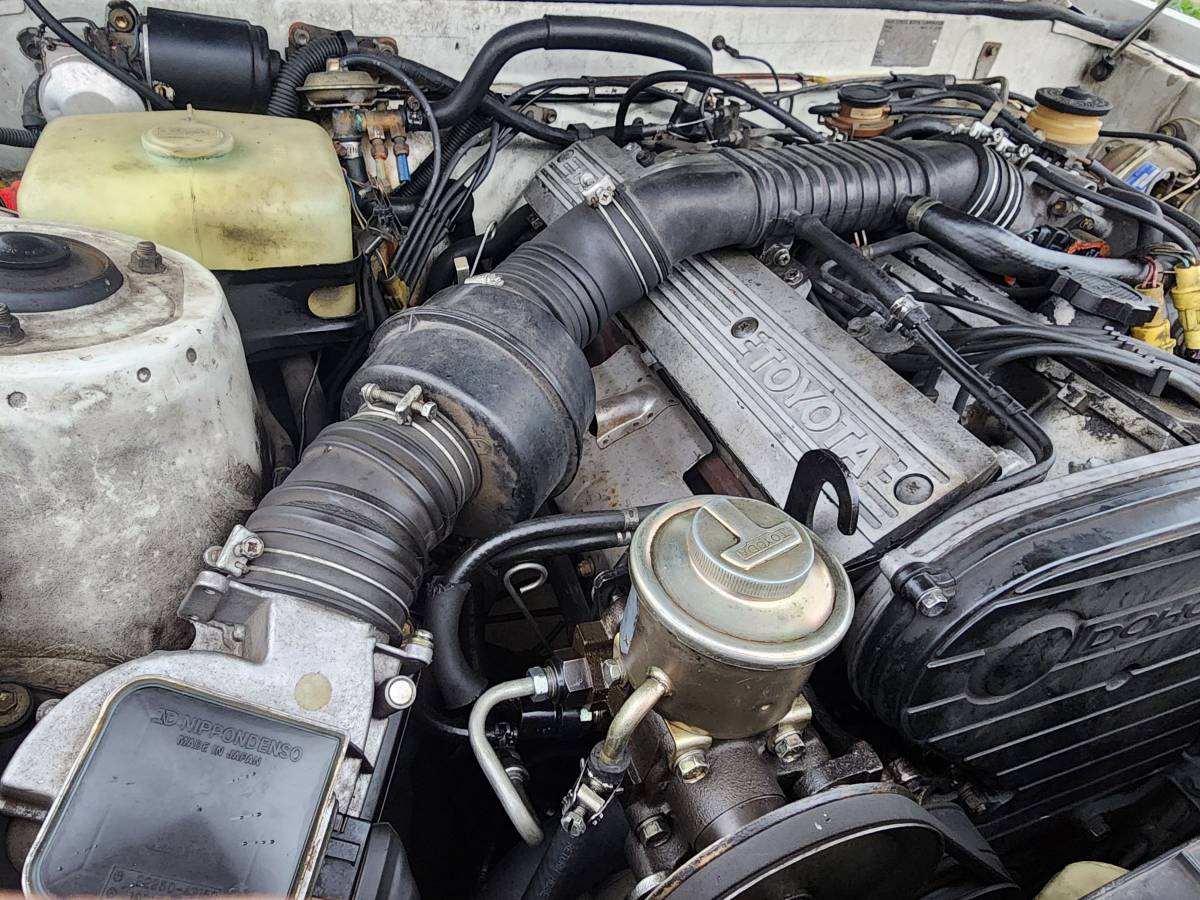 Toyota-supra-1985-white-5