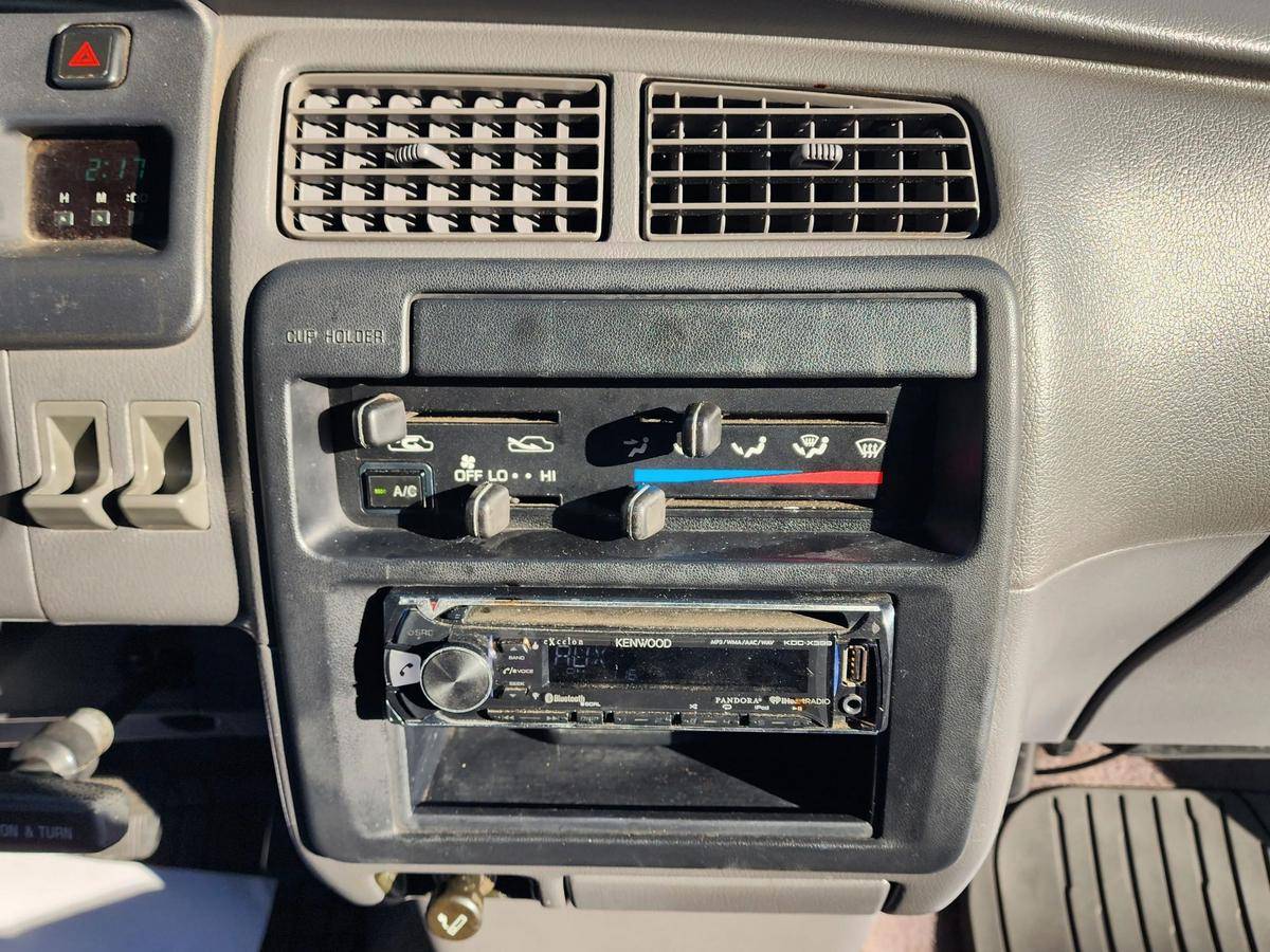 Toyota-t100-1993-white-12