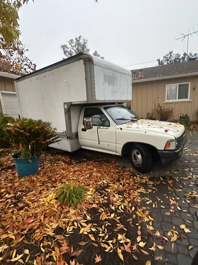 Toyota-tacoma-1989-white-2