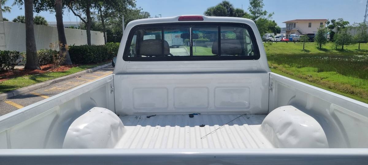 Toyota-tacoma-1995-white-1