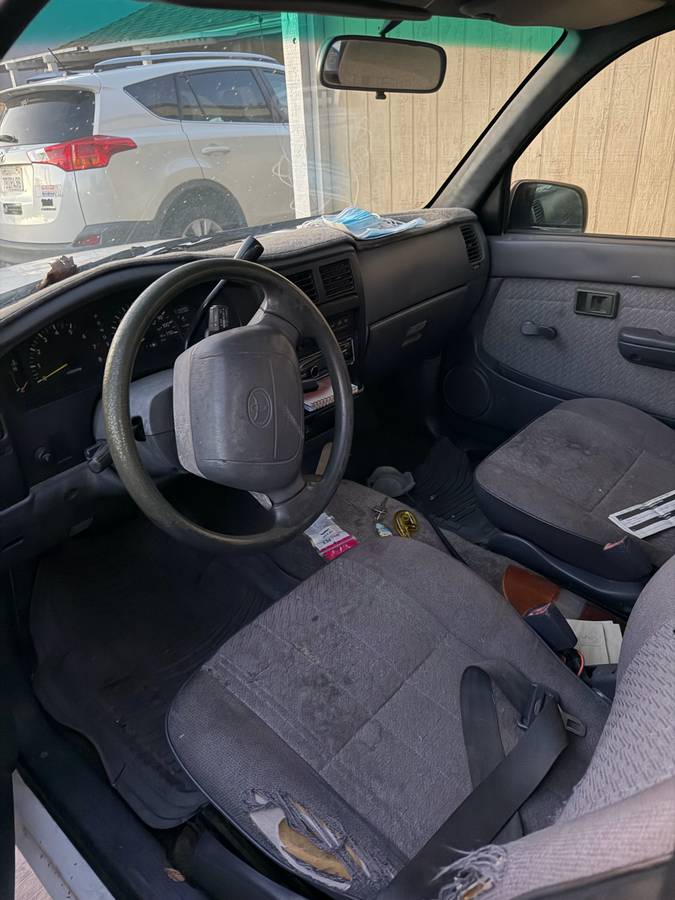 Toyota-tacoma-1995-white-1