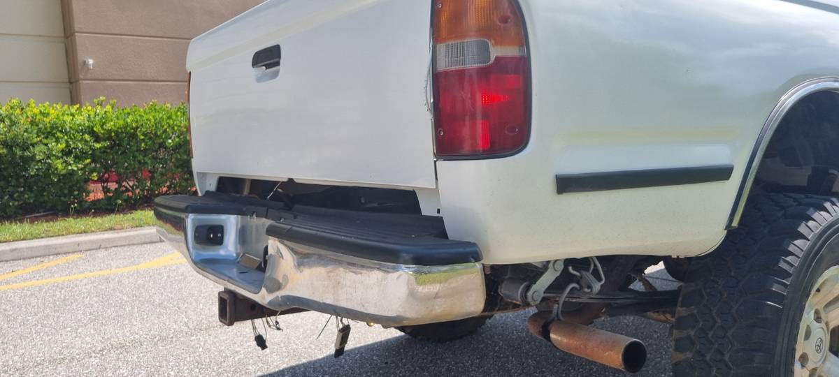Toyota-tacoma-1995-white-10