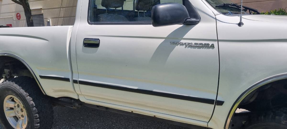 Toyota-tacoma-1995-white-11