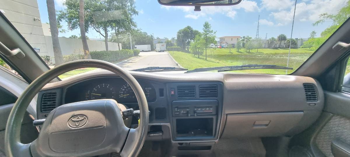 Toyota-tacoma-1995-white-15