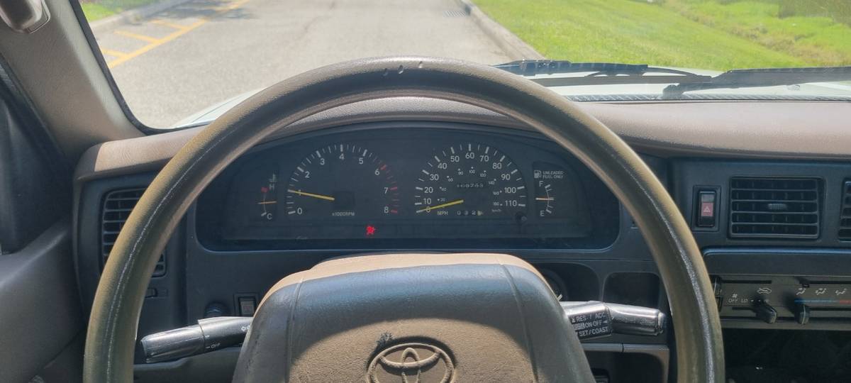 Toyota-tacoma-1995-white-2