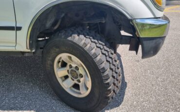 Toyota-tacoma-1995-white-20