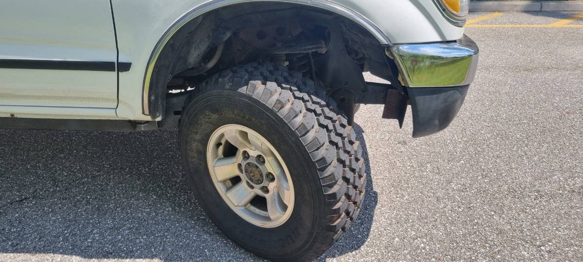 Toyota-tacoma-1995-white-20