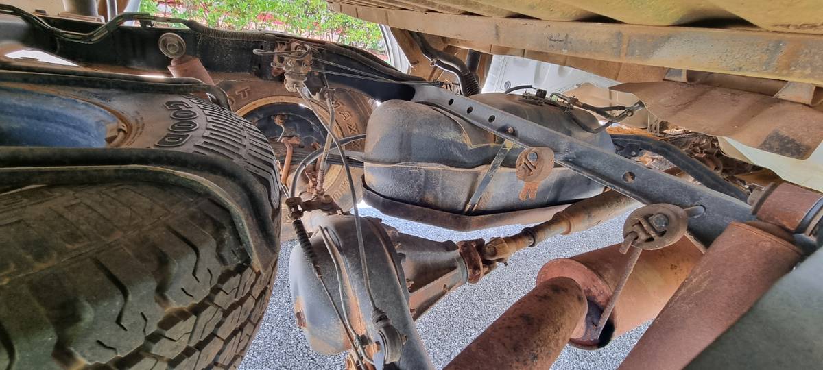 Toyota-tacoma-1995-white-23