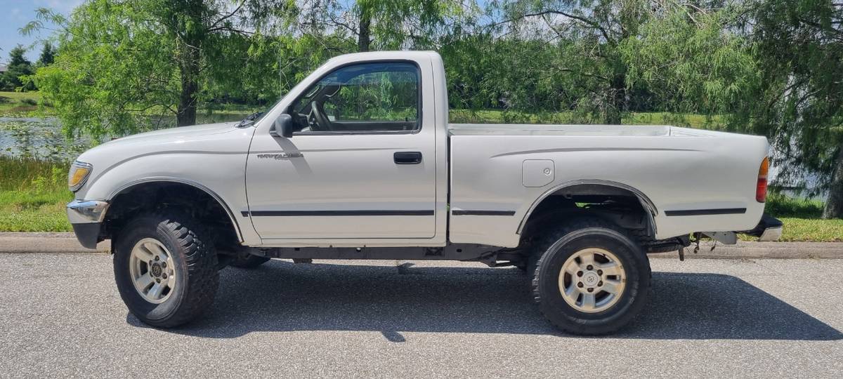 Toyota-tacoma-1995-white-4
