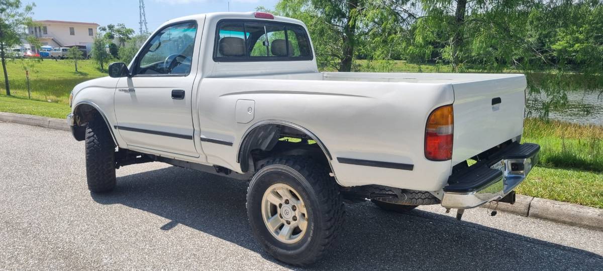 Toyota-tacoma-1995-white-5