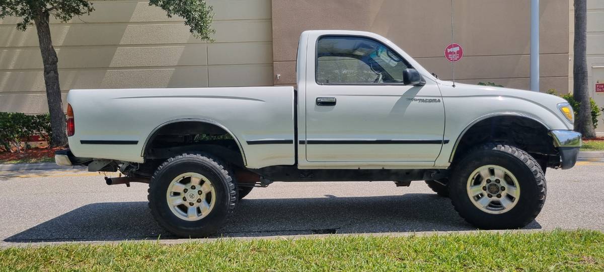 Toyota-tacoma-1995-white-8